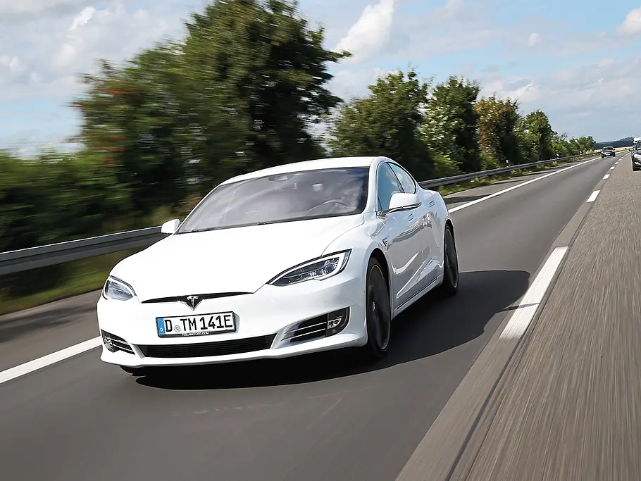 Tesla Model S: Autopilot-Test