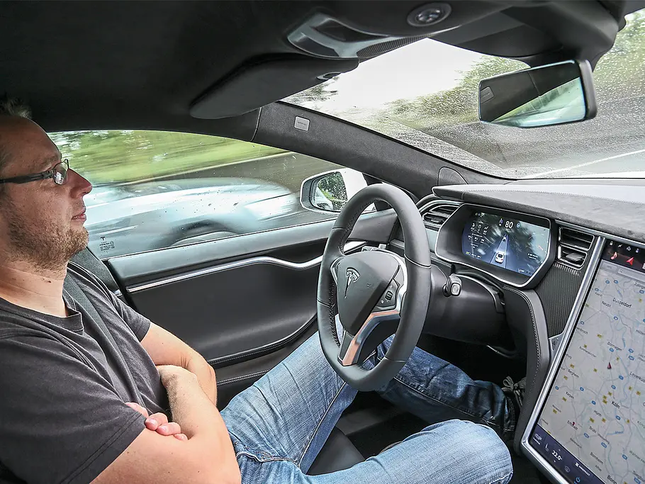 Tesla Model S: Autopilot-Test