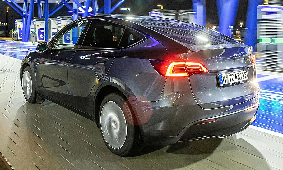Tesla Model Y (2020) Tesla Model Y (2020)