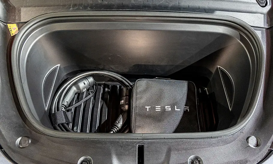 Tesla Model Y (2020) Tesla Model Y (2020)