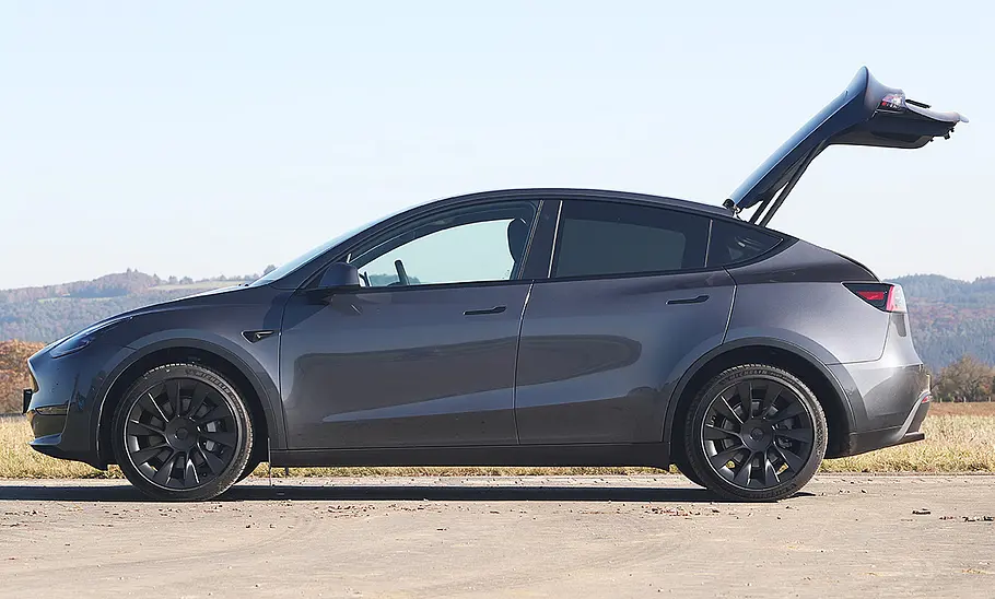 Tesla Model Y (2020) Tesla Model Y (2020)