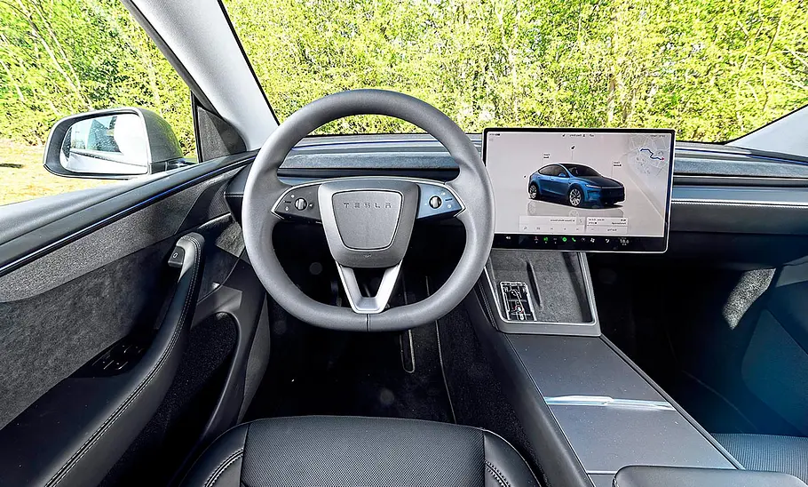 Tesla Model Y Facelift (2025) Das Cockpit des Tesla Model Y Facelift (2025).