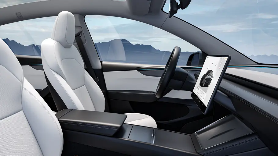 Tesla Model Y Facelift Die vorderen Sitze des Tesla Model Y Facelift.