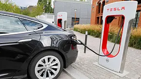Tesla Supercharger - Foto: Imago