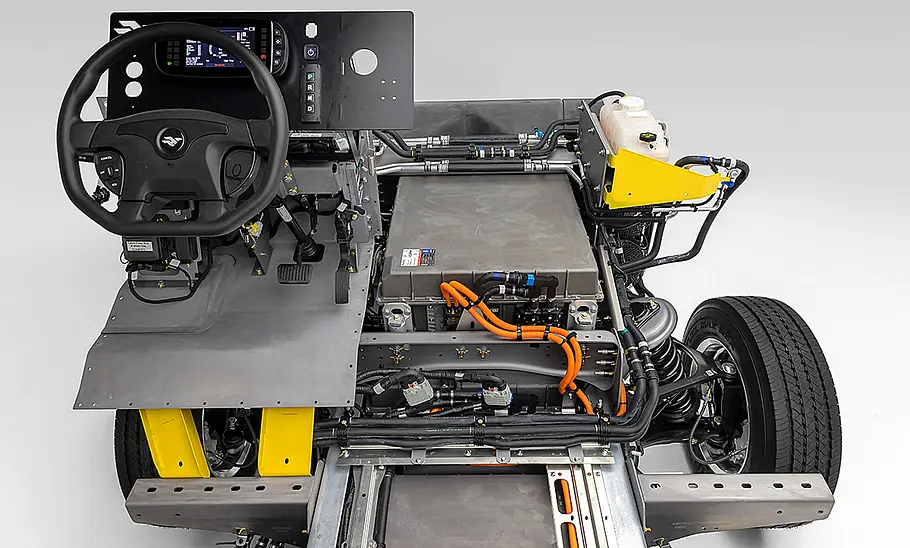 Thor Industries Hybrid-Wohnmobil (2025) Thor Industries Hybrid-Wohnmobil (2025); stehend, Ansicht Chassis, Lenkrad