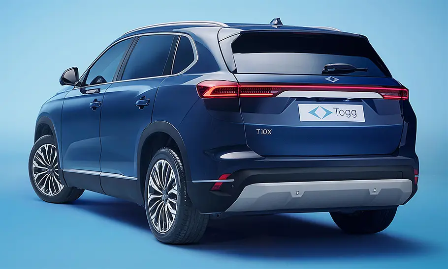 Togg T10X (2025) Blick von schräg hinten auf das elektrische SUV Togg T10X (2025).