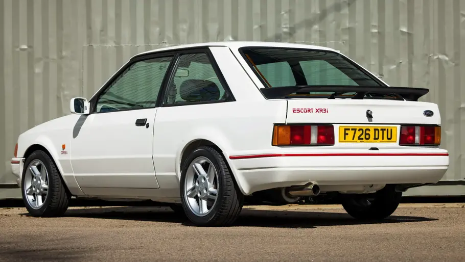 Tolman Ford Escort XR3i Der Tolman Ford Escort XR3i stehend von hinten