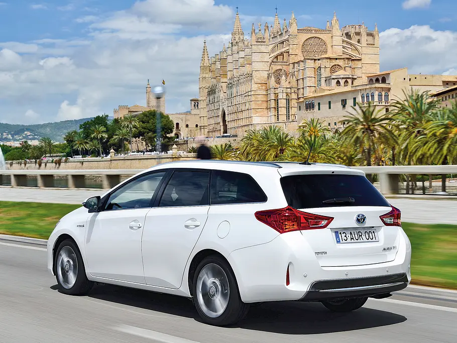 Toyota Auris Touring Sports Hybrid Kompaktkombi Fahrbericht Neuheit Heck
