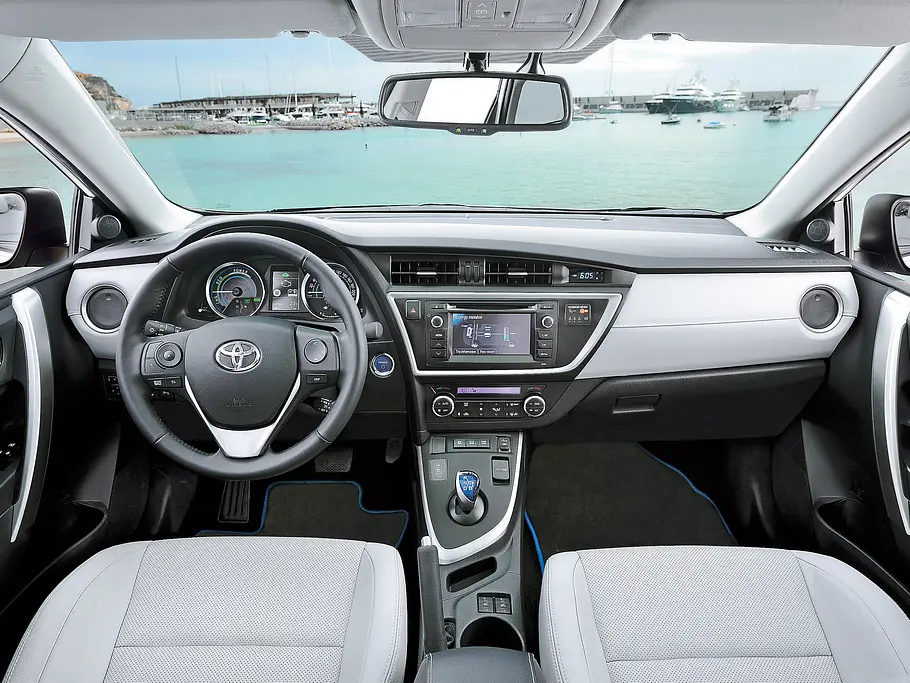 Toyota Auris Touring Sports Hybrid Kompaktkombi Fahrbericht Neuheit Cockpit