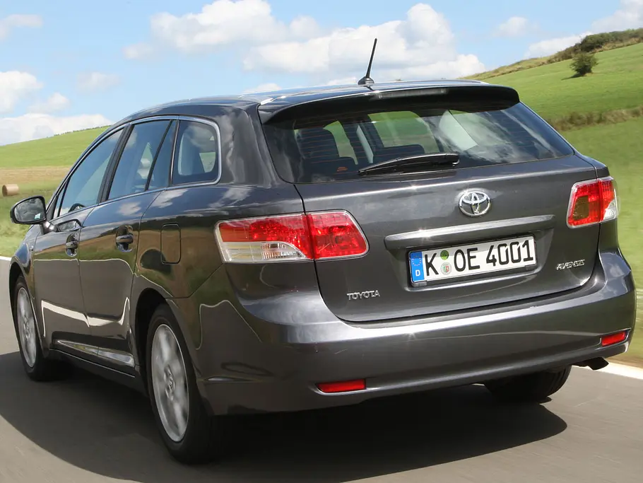 Toyota Avensis Bilder Toyota Avensis Verbrauch