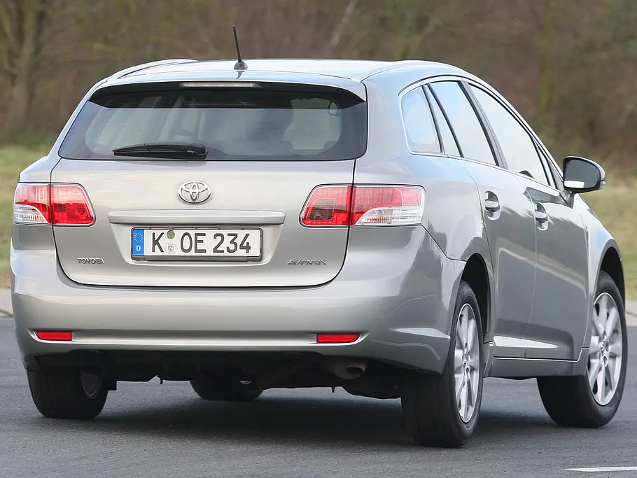 Toyota Avensis Combi 2.2 D 4D Heck