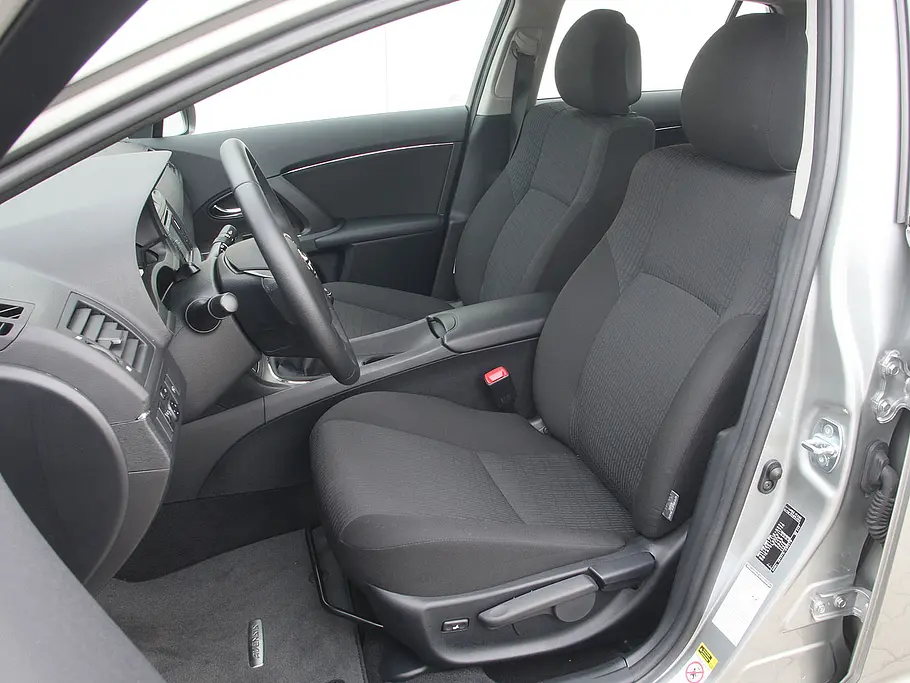 Toyota Avensis Combi 2.2 D 4D weiche Sitze