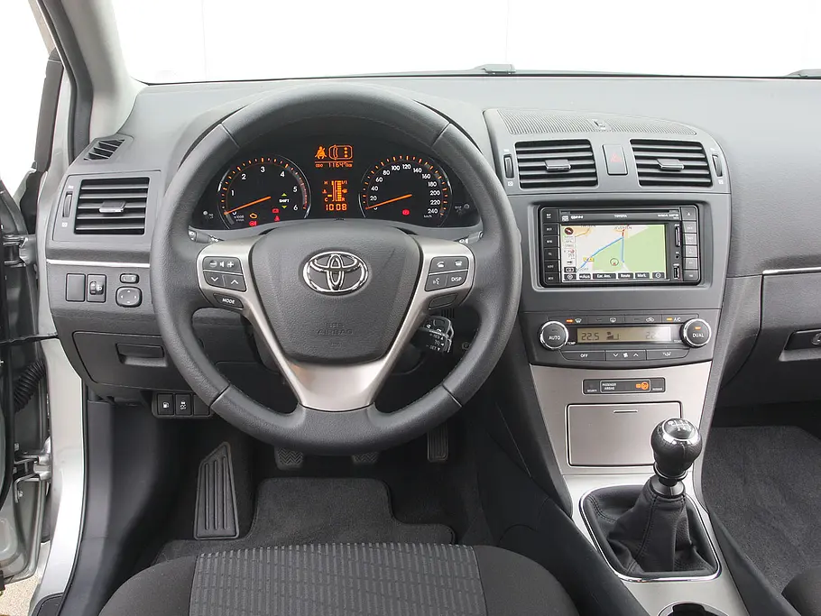 Toyota Avensis Combi 2.2 D 4D Cockpit