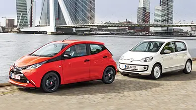 Toyota Aygo 1.0 VW Up 1.0 Kleinwagen Dreizylinder Fünftürer Vergleich Bilder