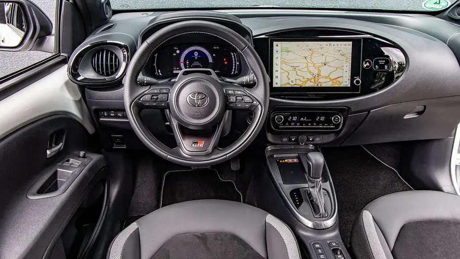 Cockpit des Toyota Aygo X.