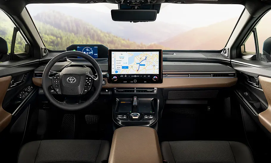 Toyota bZ4X Touring Blick auf die Armaturen im Innenraum des Toyota bZ4X Touring.