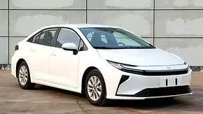 Blick von schräg vorne auf das Toyota Corolla Facelift (2026). - Foto: Ministerium für Industrie und Informationstechnik (MIIT)