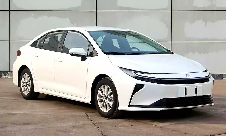 Blick von schräg vorne auf das Toyota Corolla Facelift (2026).