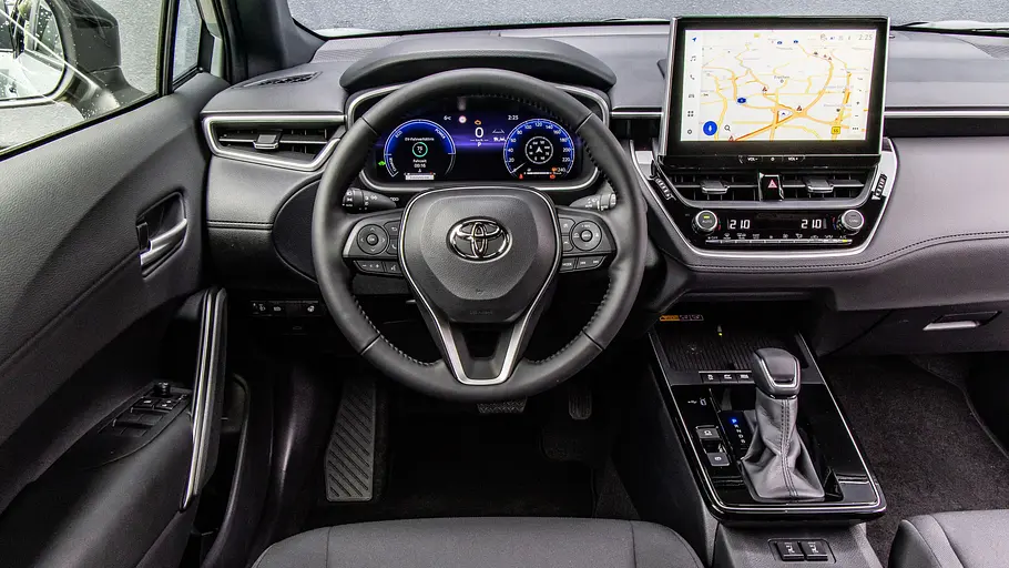 Toyota Corolla Cross Facelift Das Armaturenbrett des Toyota Corolla Cross.