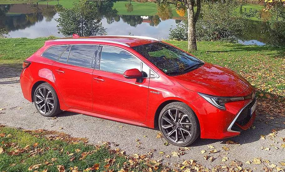 Toyota Corolla Touring Sports 2.0 Hybrid Toyota Corolla Touring Sports 2.0 Hybrid; stehend, schräg vorne
