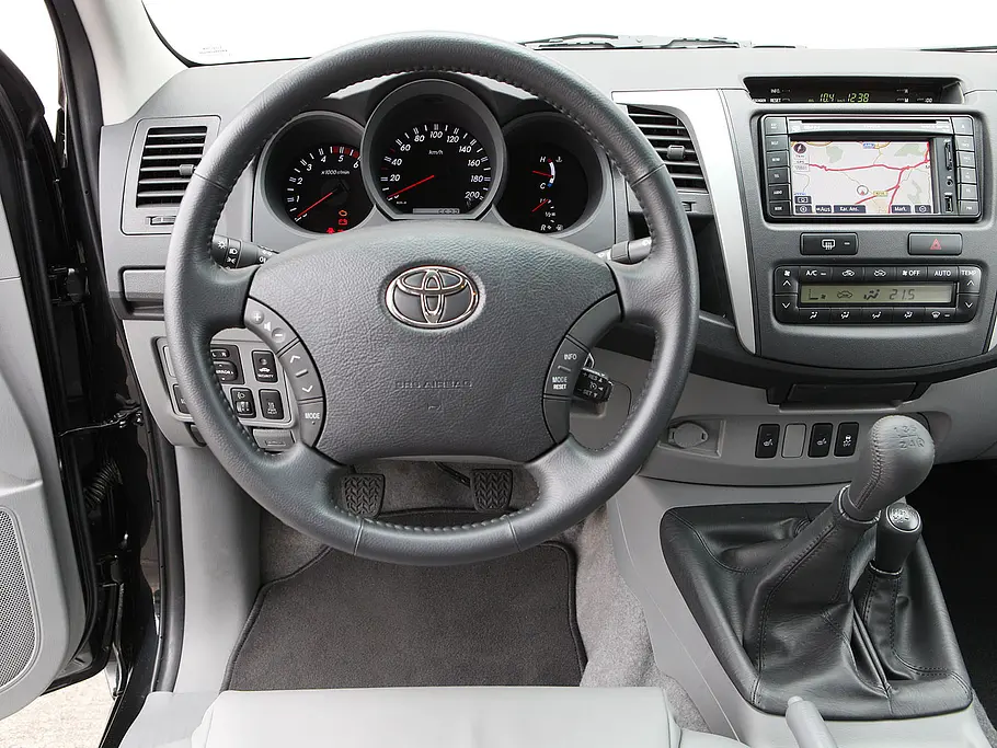 Toyota Hilux 3.0 D-4D Cockpit des Toyota Hilux 3.0 D-4D