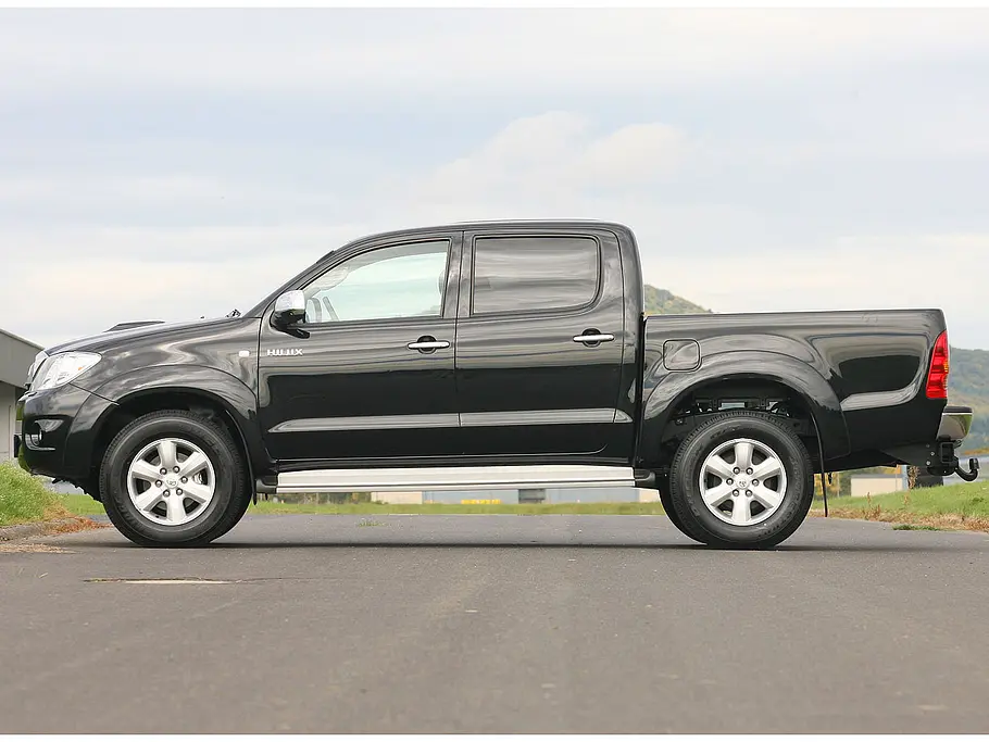 Toyota Hilux 3.0 D-4D Toyota Hilux 3.0 D-4D in 11,3 s auf 100 km/h