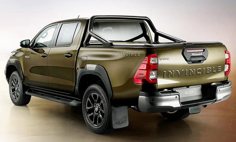 Toyota Hilux (2020) Toyota Hilux (2020), statisch, von schräg hinten
