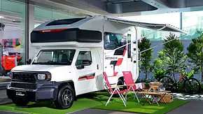 Das Bild zeigt den Carryboy Toyota Hilux Champ stehend von schräg vorne. - Foto: Toyota