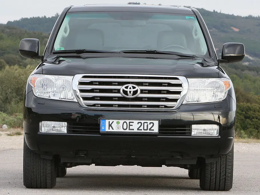 Toyota Land Cruiser V8 D-4D Front