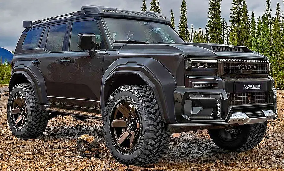 Der Toyota Land Cruiser (J25) von Wald, stehend von schräg vorne.