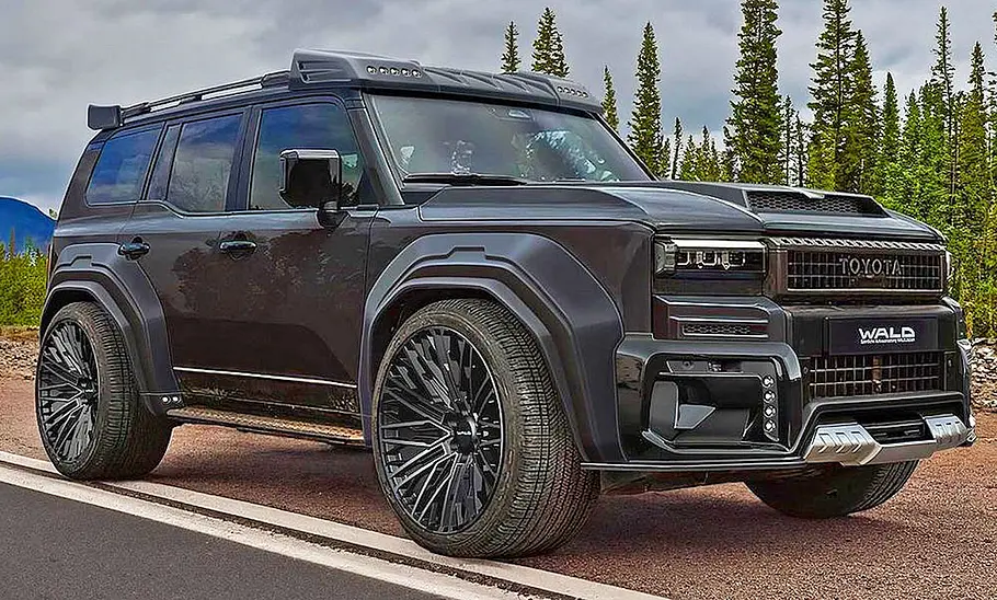 Der Toyota Land Cruiser (J25) von Wald, stehend von schräg vorne.