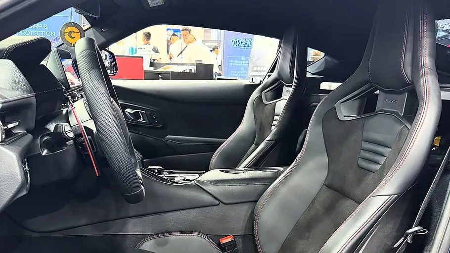 Toyota Supra mit Z4-Front Die Recaro-Sportsitze des getunten Toyota Supra.