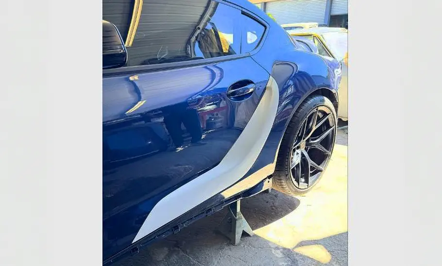 Toyota Supra mit Z4-Front Der hintere Kotflügel des Toyota Supra mit Z4-Front wurde fotografiert.