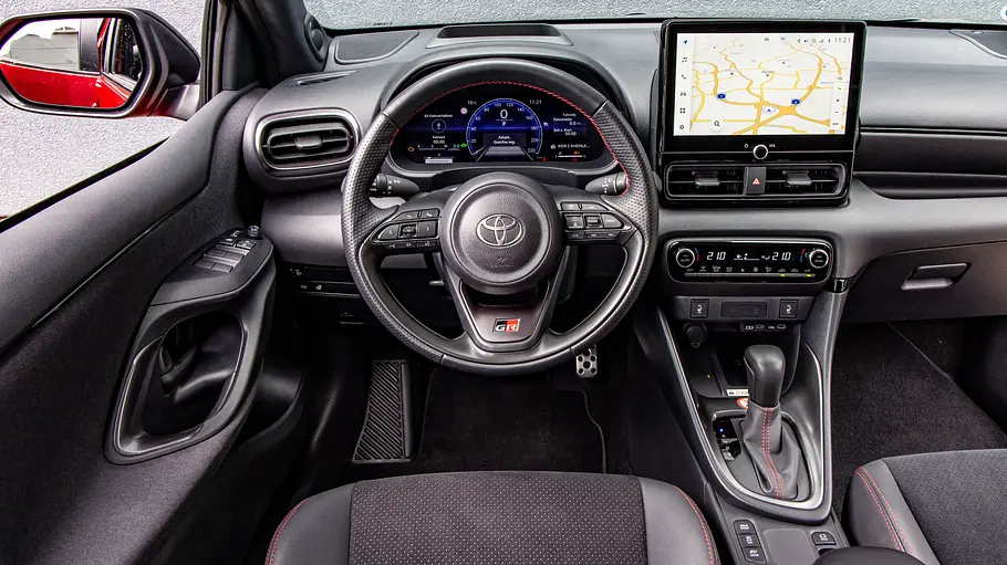 Cockpit des Toyota Yaris