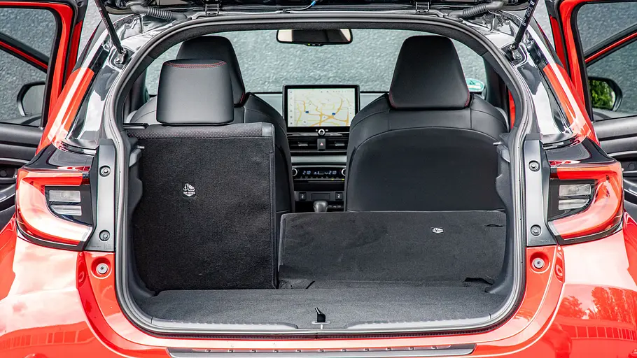 Kofferraum des Toyota Yaris.