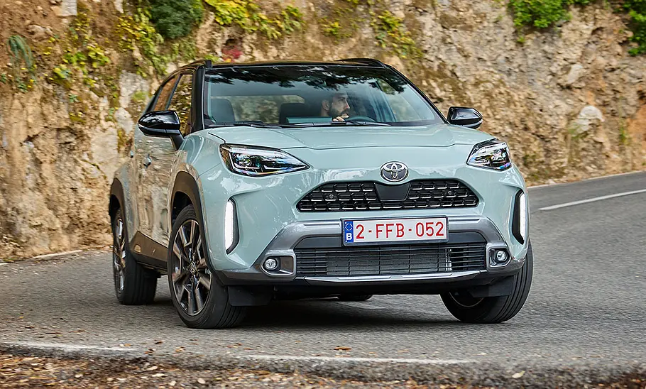 Toyota Yaris Cross Facelift (2024); fahrend, von vorne (Front)