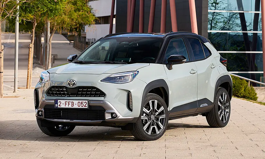 Toyota Yaris Cross Facelift (2024); stehend, von vorne (Front)