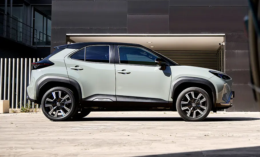 Toyota Yaris Cross Facelift (2024); stehend, von der Seite