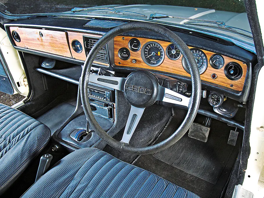 Triumph 2.5 PI Estate Car Fahrbericht Bilder technische Daten Cockpit