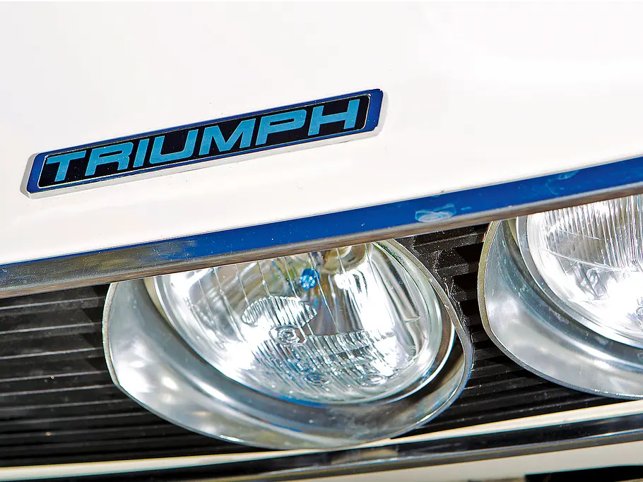 Triumph 2.5 PI Estate Car Fahrbericht Bilder technische Daten Scheinwerfer