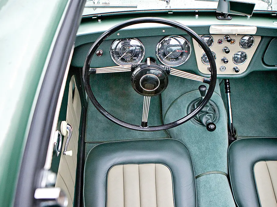 Triumph TR2 Franchorchamps Bilder technische Daten Fahrbericht Cockpit