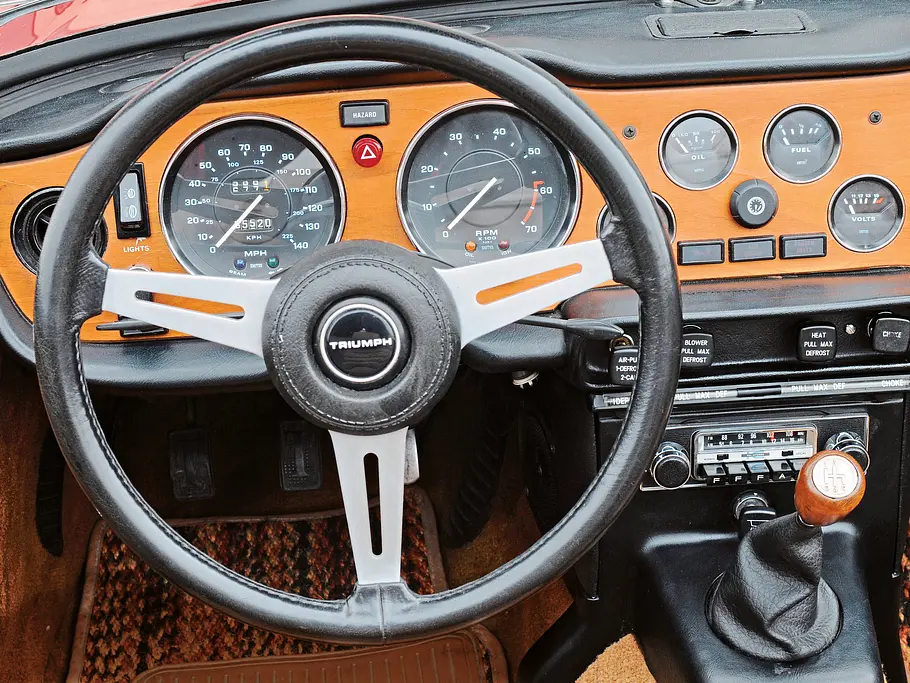 Triumph TR6 Cabrio Vergleich Bilder technische Daten Cockpit