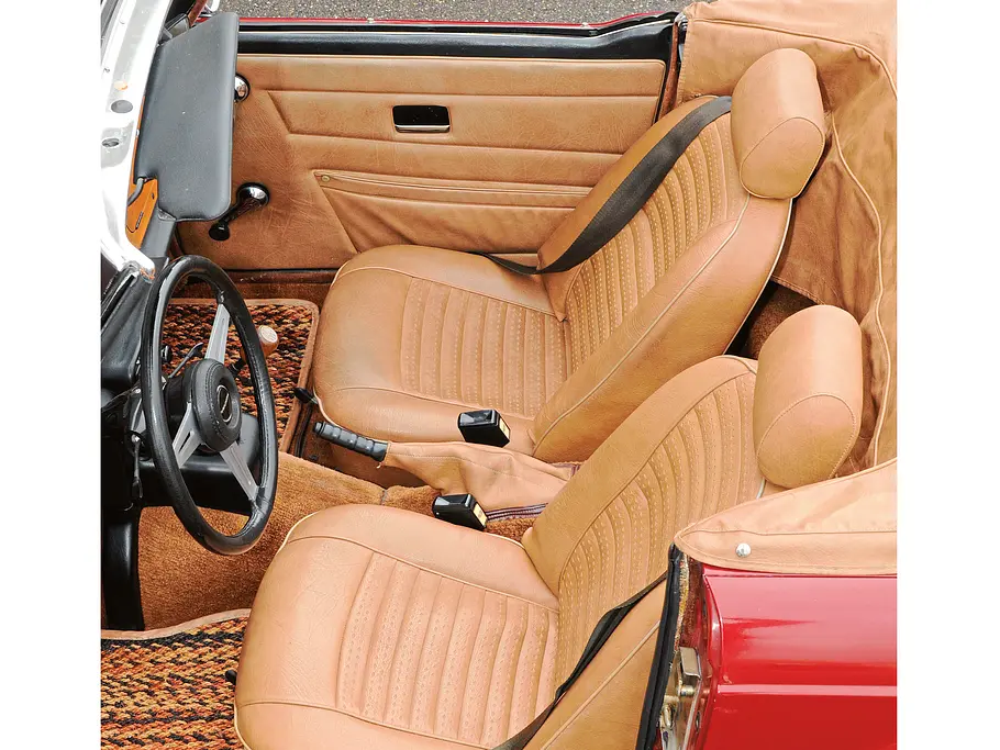 Triumph TR6 Cabrio Vergleich Bilder technische Daten Sitze