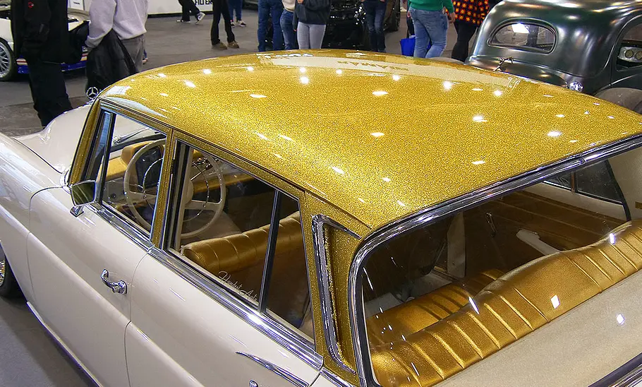 Blick auf das Dach des Mercedes W111 Heckflosse.