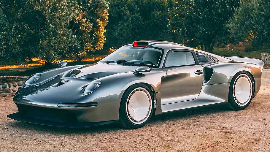 Der Tuthill GT One stehend von schräg vorne.