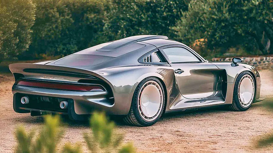 Der Tuthill GT One stehend von schräg hinten.