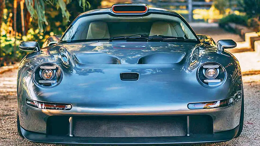 Der Tuthill GT One stehend von vorne.