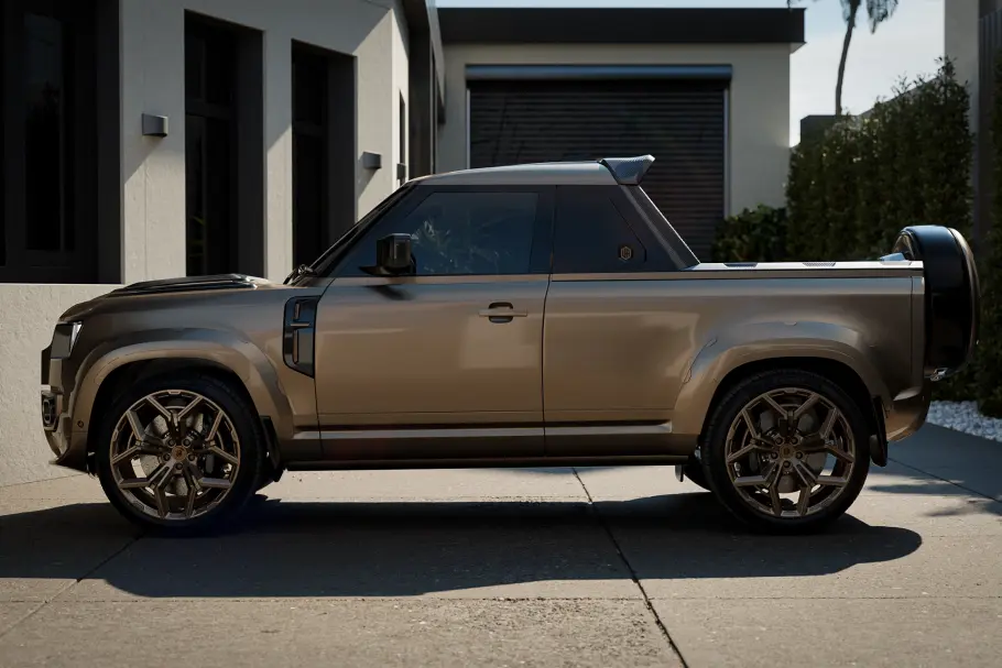 Urban Automotive Widetrack Avontur Urban Automotive Widetrack Avontur auf Basis des Land Rover Defender, fotografiert von der Seite.