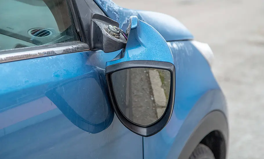 Wenn ein Auto mutwillig zerstört oder beschädigt wurde, deckt eine Vollkaskoversicherung in der Regel alle Schäden ab.