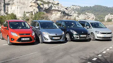 Ford C-MAX, Mazda 5, Renault Scénic, VW Touran: Vier Kompakt-Vans im Vergleichstest der AUTO ZEITUNG